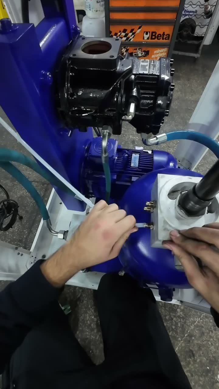 Vidalı kompresörde yağ filtresi değişimi